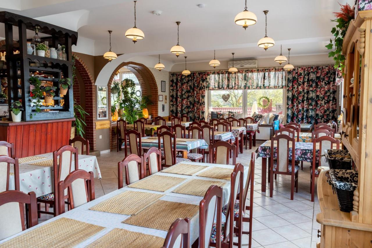 Gosciniec Skolimowka Restauracja I Pokoje Ze Sniadaniem Na Kaszubach Chmielno Buitenkant foto